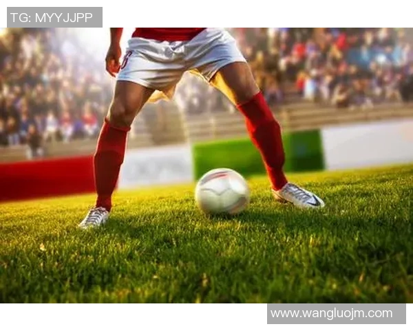 足球明星灿烂笑容高清图片展示让你感受运动的魅力与激情